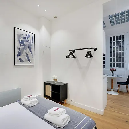 For 4 People In Bastille Apartment *