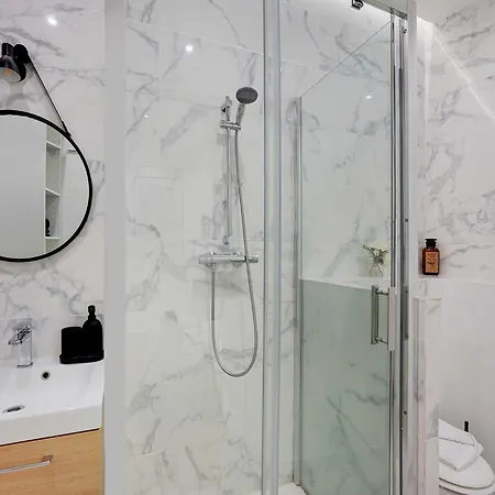 For 2 People In Bastille Paris